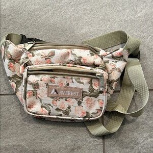 Everest Floral Fanny Pack NWOT